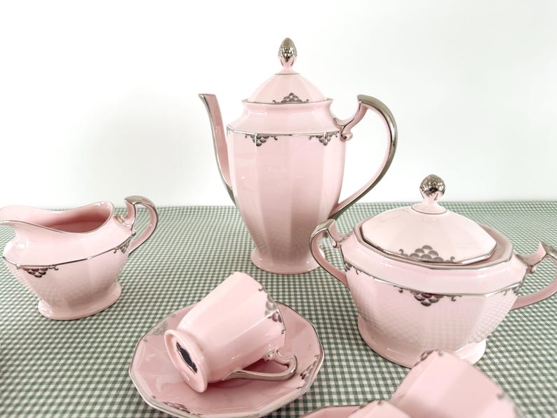 Komplett art déco-kaffeservis i puderrosa porslin och silver, Haas & Czjzek, Schlaggenwald, cirka 1930 bild 2
