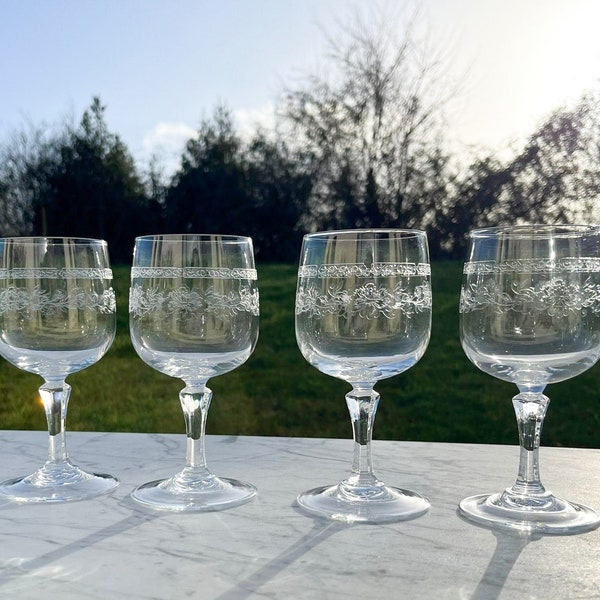 4 beaux verres a eau ou à vin , cristal d'Arques , modèle Matignon