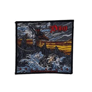 Parche oficial de Dio | Parche tejido con la portada del álbum "Holy Diver" | Merchandising de la banda de heavy metal | 10 x 10 cm