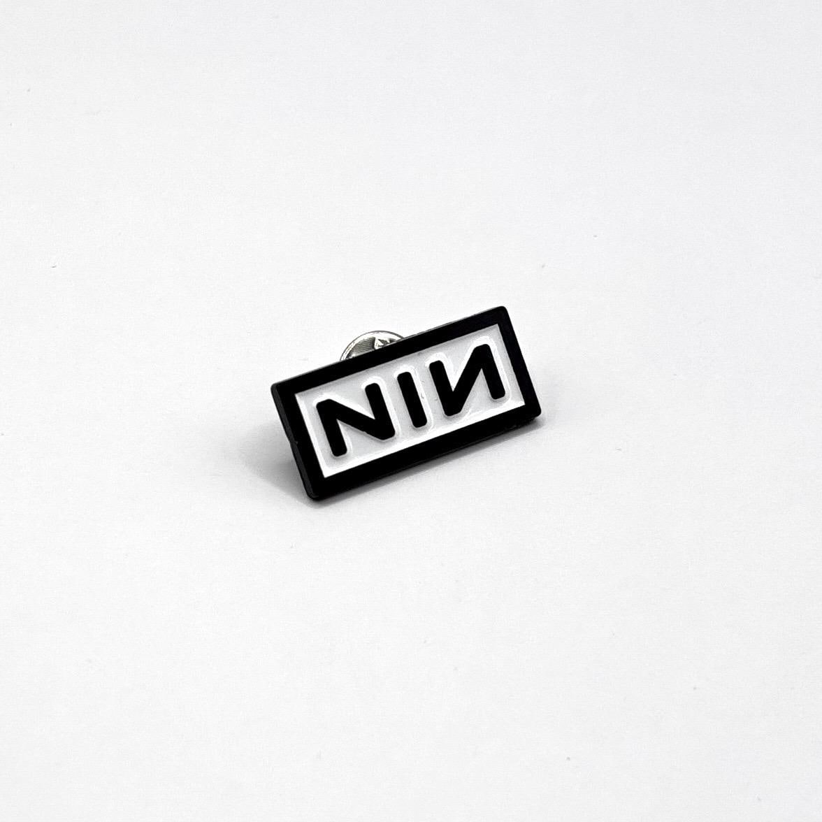 Nine Inch Nails Pin – Official NIN Logo (30 mm) – Black & White