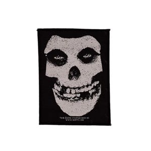 Official Misfits Patch | White Skull Logo Woven Sew-On Applique | Horror Punk Band Merch | 13,5 x 10 cm