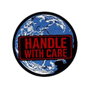 Écusson « À manipuler avec précaution » 10 cm - Terre - Sauver la planète - Anarchisme vert - Anprim - Anarcho-primitivisme - Ted Kaczynski