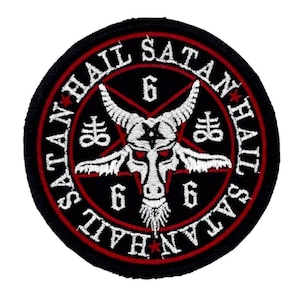 Parche de Salve Satán – 9 x 9 cm – Parche de calavera de Baphomet – Bordado gótico de metal para coser.