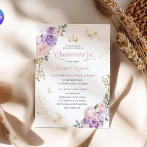 Fioletowe zaproszenie na Quinceañera, róże Mis Quince Años zaproszenie, miękkie kwiatowe zaproszenie na Quinceañera, fioletowe i różowe zaproszenie na pigwę motylkową
