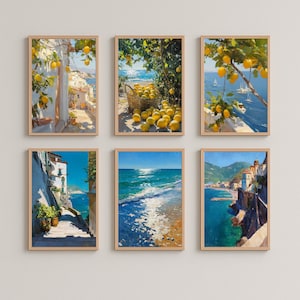 Può includere: Set di sei stampe artistiche incorniciate raffiguranti scene costiere italiane. L'opera d'arte raffigura limoni, edifici e il mare. I dipinti sono in toni caldi, con un focus sulla luce e l'ombra, evocando un'atmosfera mediterranea.