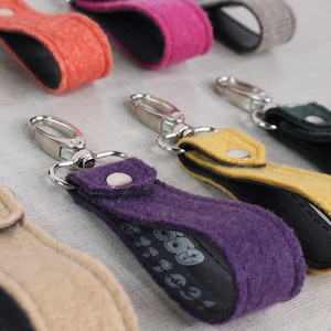 upcycling keychain made of bicycle tube and wool