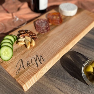 Personalisiertes graviertes Käsebrett oder Charcuterie Board Benutzerdefinierte gravierte Nachricht auf Schneidebrett Weihnachtsgeschenk Hochzeitsgeschenkidee #CHTB12