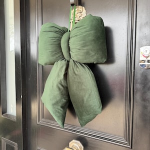 Racing Green Velvet Plush Bow - Decor for Doors and Christmas Trees in Various Sizes