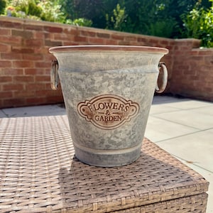 Fioriera da esterno in metallo - Vaso per erbe aromatiche e fiori da 23 cm, decorazione da giardino in stile industriale