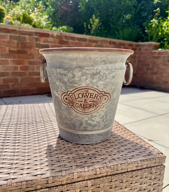 Vintage industrielle rustikale Metall Hand geschmiedet Outdoor Garten Pflanztopf Eimer