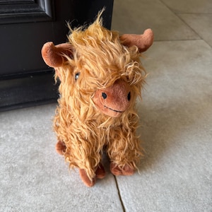 Fluffy Highland Cow Doorstop, Brown Farmhouse Animal Door Stop, 23cm