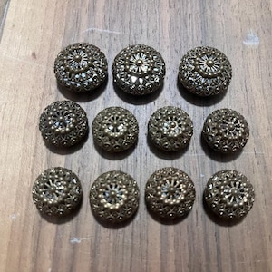 11 Ornate Brass Flower Buttons