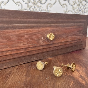 Pomos de cajón de latón vintage recuperados: juego de 4 (c. década de 1930)