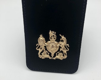 Leren identiteitsbewijzenhouder in politiestijl 007 met Britse badge, filmrekwisiet