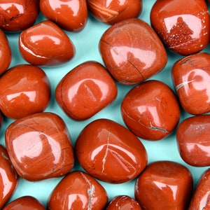 Red Jasper Tumbled Stone - Een natuurlijk edelsteencadeau voor vitaliteit, bescherming en fysieke kracht cadeau voor hem cadeau voor haar.