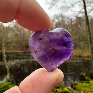 Ametyst Mini Heart. Naturalny Kamień Szlachetny Prezent dla Równowagi, Dla uspokojenia, Do medytacji prezent dla Niego prezent dla Niej. Prezent dla przyjaciela
