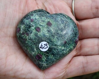 Robijn in fuchsiethart. Cadeau voor een vriend(in). Cadeau voor hem. Cadeau voor haar. Kristallen voor creativiteit.Voor zelfliefde.Natuurlijke edelstenen.Meditatie