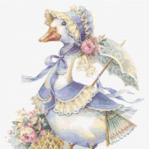 Op de afbeelding: Een witte gans die een blauwe jurk en hoed draagt, met een parasol en een mand met bloemen. De gans staat op een lichtblauwe achtergrond.