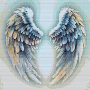 Op de afbeelding: Een paar engelenvleugels met blauwe en witte veren, tegen een lichtblauwe achtergrond.