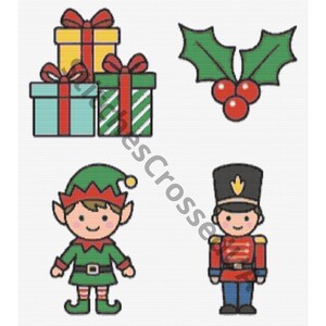 Può includere: Uno schema a punto croce raffigurante una pila di tre scatole regalo colorate con fiocchi rossi, un rametto di agrifoglio verde con bacche rosse, un elfo in abito verde e un soldatino in uniforme rossa con cappello nero.