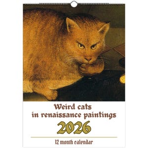 Peut inclure: Calendrier 12 mois avec une peinture de la Renaissance d'un chat au regard intense. Le calendrier est intitulé "Weird cats in renaissance paintings 2026". Le chat est de couleur brun doré.