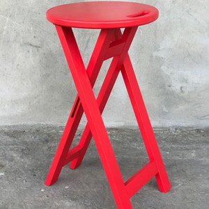 Tabouret pliant en bois marron, tabouret pliant rustique rond, sièges portables, tabouret en bois pliable avec poignée d'assise circulaire table d'appoint d'assise Rouge