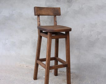 Massiver Barhocker aus Erlenholz | Küchentheke im Landhausstil