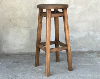 Tabouret de bar en bois élégant et rustique avec siège rond, fabriqué à la main, assise robuste et élégante pour les bars de cuisine, les plans de travail, les meubles de pub vintage