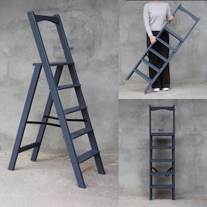 Grijze hoge houten vouwladder slanke massief houten trap met hoog handvat Compacte keuken- en bibliotheekladder Rustieke plantenstandaard
