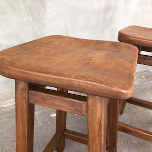 Wooden High Stool Smooth seat, body shape Rustic Wood High Bar Stool Barstool Kitchen Solid Wood Farmhouse Style Vintage style