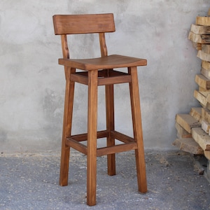 High Wooden Chair Solid Wood Farmhouse Stool with Comfortable Seat Vintage Kitchen Bar Seating Classic wood barstool Country house furniture