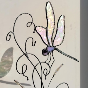 Glasmalerei Libelle Suncatcher. Perfektes Weihnachtsgeschenk. Handgefertigte Fensterdeko für Natur- und Gartenliebhaber. Einzigartiger Feiertags-Charme