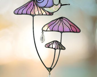 Handmade Stained Glass Snail on Mushroom Suncatcher. Father&#39;s Day Gift for Nature Lovers. Pink Iridescent Glass Mushroom for Garden Decor