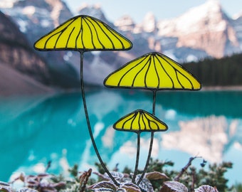 Stained Glass Yellow Mushrooms Plant Stake. Perfect Garden Decoration for Mushroom Lovers. Unique Gift for Friends and Plant Lover Gift.