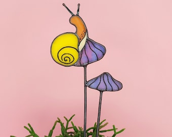 Stained Glass Snail on Purple Mushroom Plant Stake. Unique Cottagecore Mushroom Decor. Gift for Mushroom Lovers. Ideal for Mother's Day.