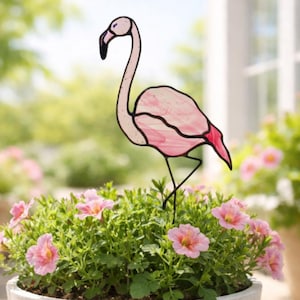 Estaca atrapasoles de flamenco rosa baya. Flamenco de vidriera para decoración de jardín. Regalo único para amantes de las plantas y las aves.