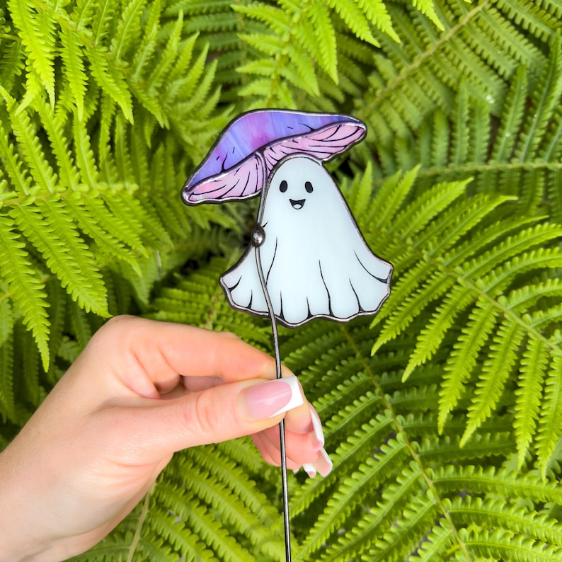 Stained glass ghost under purple mushroom plant stake. Christmas gift for mom. Cute ghost decor, handmade mushroom gift, whimsical garden decor