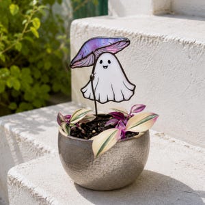 Stained glass ghost under purple mushroom plant stake. Christmas gift for mom. Cute ghost decor, handmade mushroom gift, whimsical garden decor