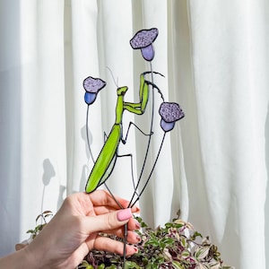 Handmade Stained Glass Praying Mantis Garden Plant Stakes. Unique Bug Lover Gift. Whimsical Home and Garden Decor for Nature Lovers