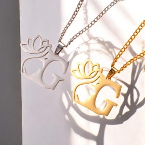 Collar con inicial de flor de loto: colgante de acero inoxidable con letras de la A a la Z, regalo de joyería tipo gargantilla para mujer
