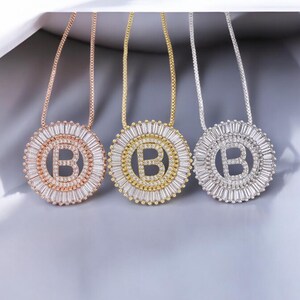Collar con colgante inicial de la A a la Z, 3 colores, dije con letra de circonita cúbica micropavé, elegante regalo de joyería familiar