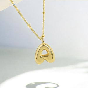 Collar con inicial de burbuja diminuta: colgante de letra regordeta dorada, linda joyería con alfabeto en miniatura
