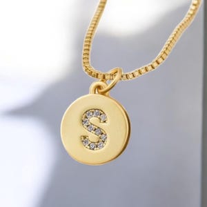 Collar con inicial de circonita cúbica dorada: colgante de 26 letras, cadena de serpiente, elegante regalo de cumpleaños para mujer
