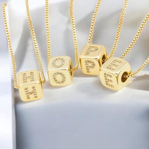 Collar con inicial en forma de cubo bañado en oro: colgante con letras de la A a la Z, cadena larga de serpiente, regalo de moda para mujeres