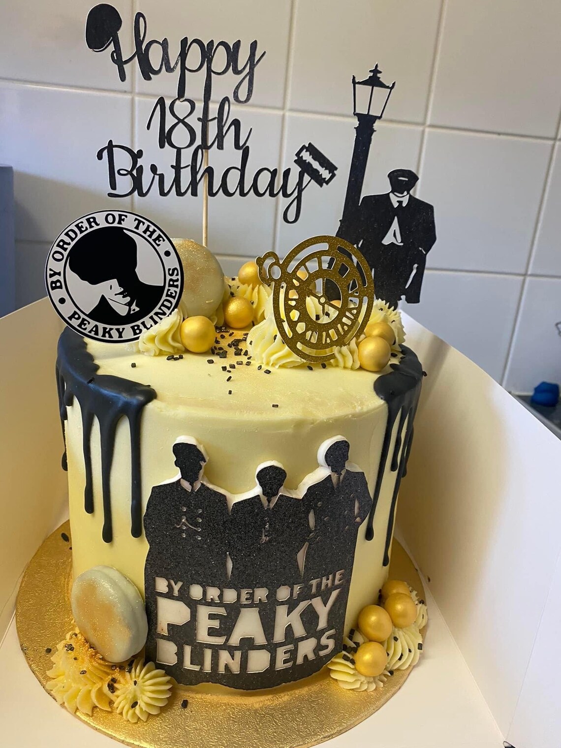Peaky Blinders Tableware Cake Cases and Toppers Adult Grey Gold