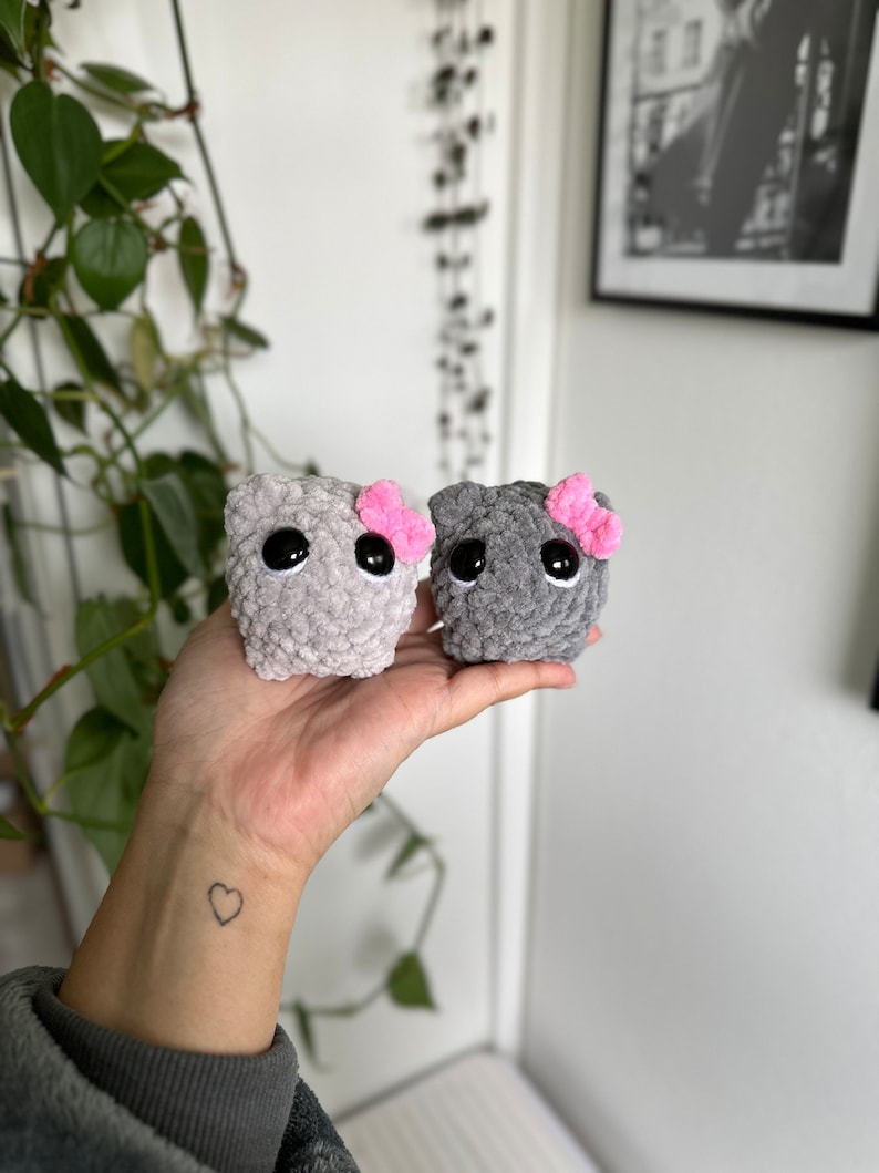 Gehäkelter trauriger Hamster Crochet sad hammie / viraler TikTok Meme/ Stuffed Animal/ Kuscheltier / Internet Amigurumi Plüschtier Bild 1