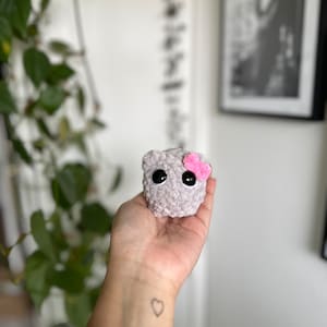 Gehäkelter trauriger Hamster Crochet sad hammie / viraler TikTok Meme/ Stuffed Animal/ Kuscheltier / Internet Amigurumi Plüschtier Hellgrau