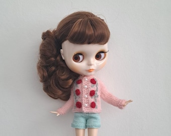 Rosa kofta Blythe Kofta med rosor Stickad kofta Blythekläder till Blythe docka Stickad kofta Outfit till Blythe Blythe jacka
