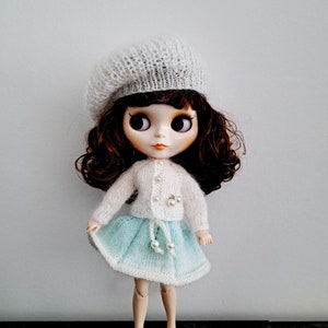 Fluffy set of clothes for Blythe White outfit Blythe Knitted cardigan Blythe Knitted skirt Blythe Hand knit beret Blythe Handmade set doll zdjęcie 3