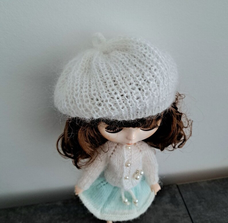 Fluffy set of clothes for Blythe White outfit Blythe Knitted cardigan Blythe Knitted skirt Blythe Hand knit beret Blythe Handmade set doll zdjęcie 5